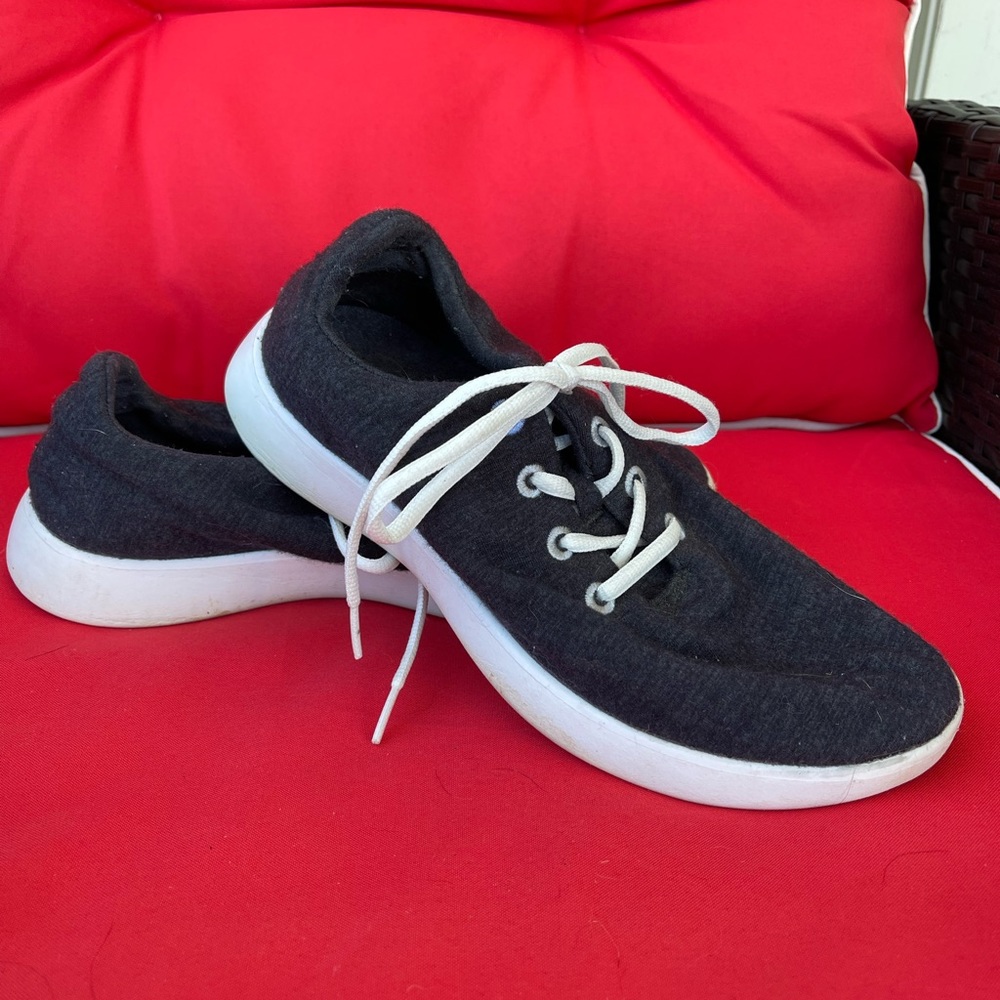 Le Mouton - Wool Sneakers - Size 9 - Black - Smoke-free Home
